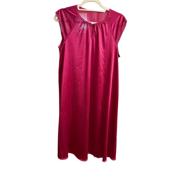 Vintage Vanity Fair Women’s Maroon Midi Length Slip Sz S - Picture 1 of 8